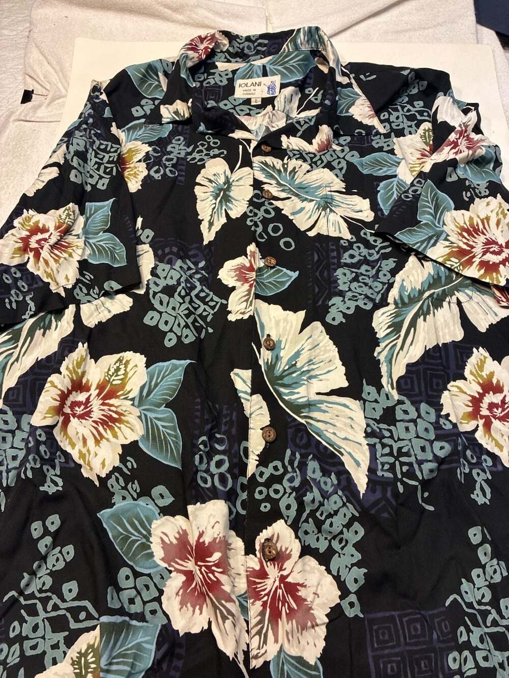 Iolani Made in Hawaii Men's Black Floral Short Sleeve Aloha Hawaiian Shirt
